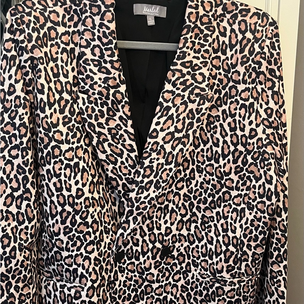 Gorgeous animal print blazer, XL.